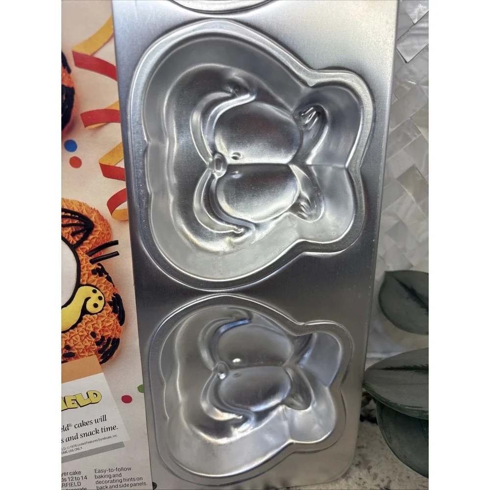 Vintage 1992 Wilton Garfield Face Cake Molds NOS Nostalgia Baking‎ Cartoon Cat